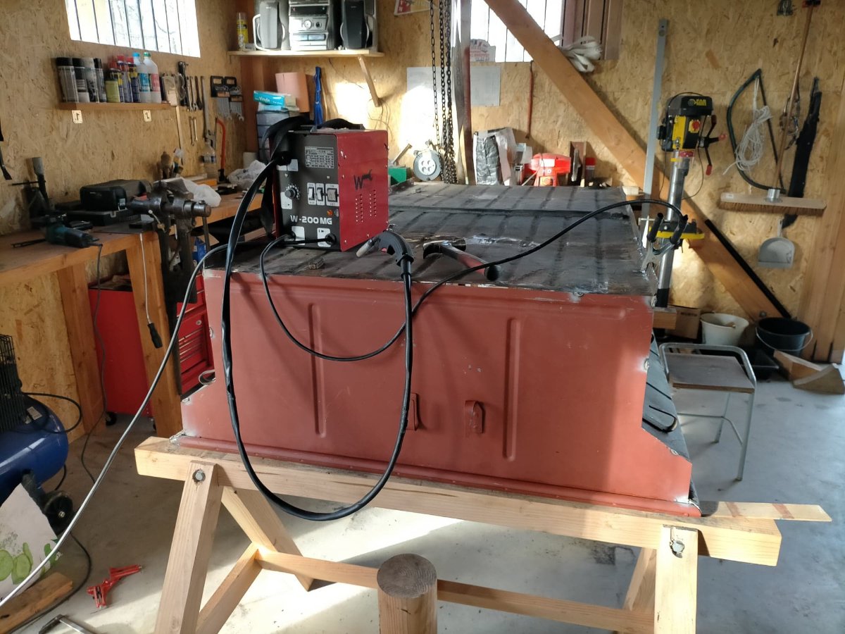 remplacement du panneau trop abimé (mais gardé pour pièce ! )