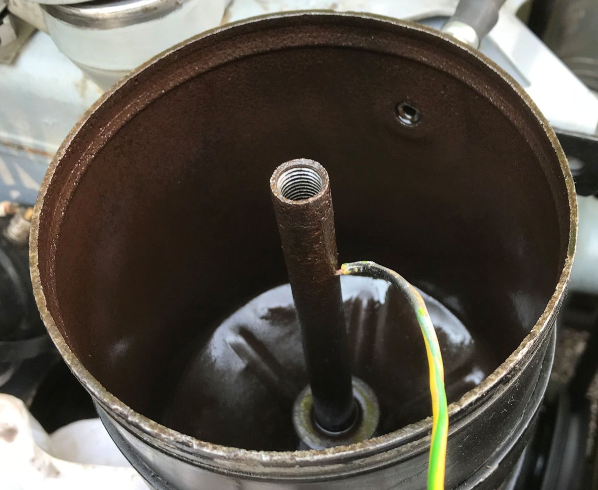 OIL_FILTER_FOUNTAIN_HOLE.JPG