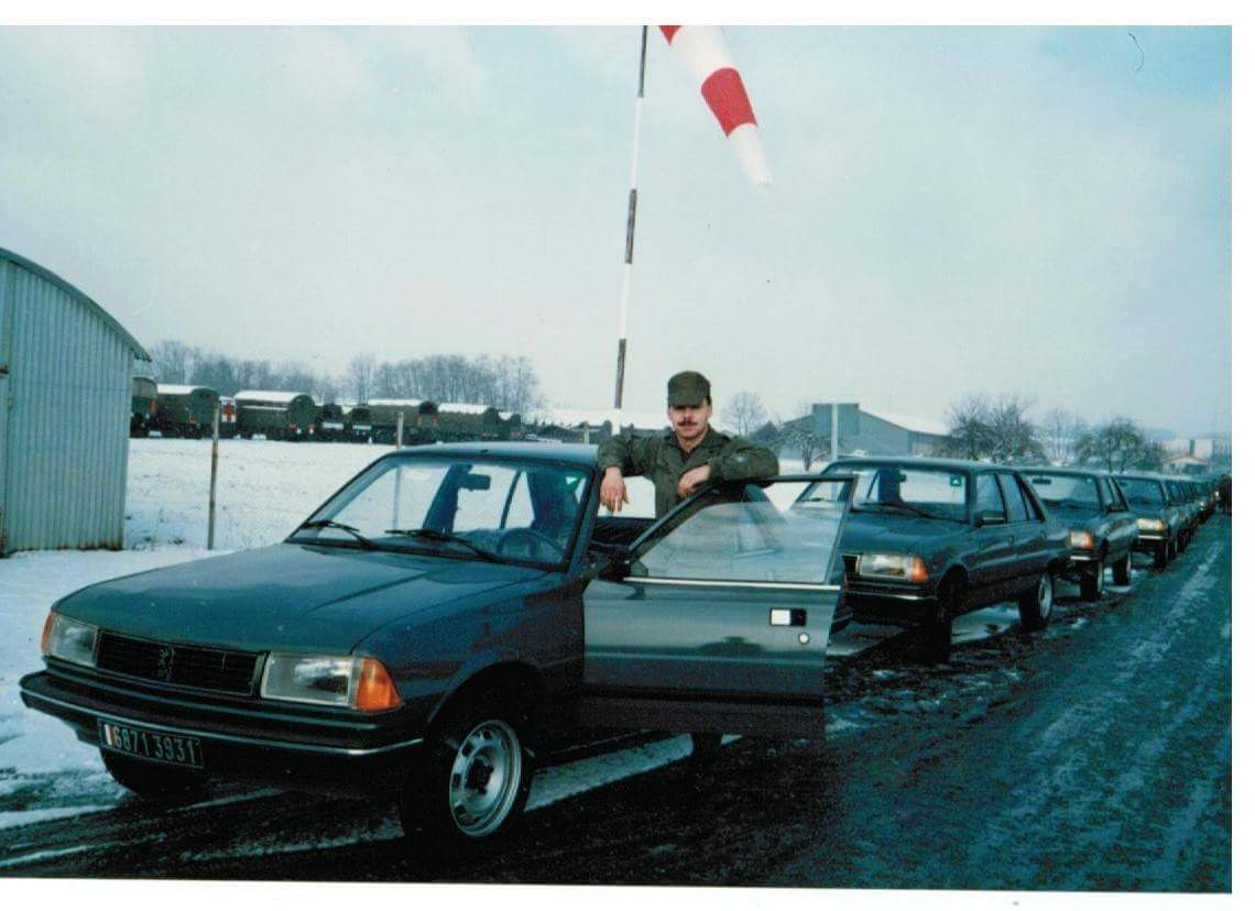 Colonne 305 Peugeot neuves années 1987/88
