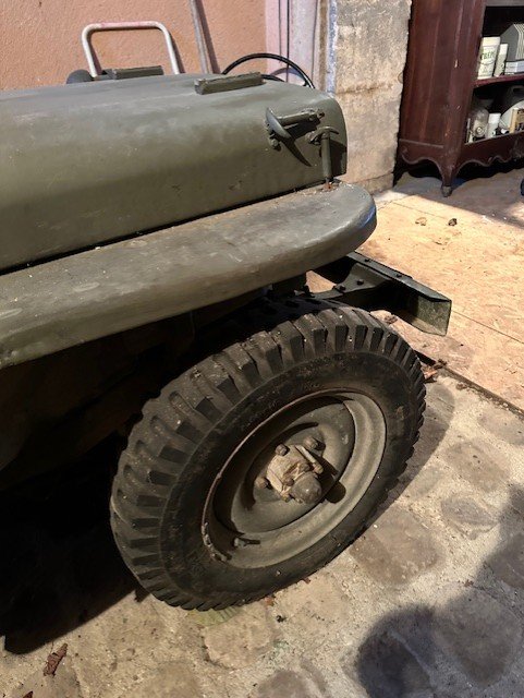 Jeep coté.jpg