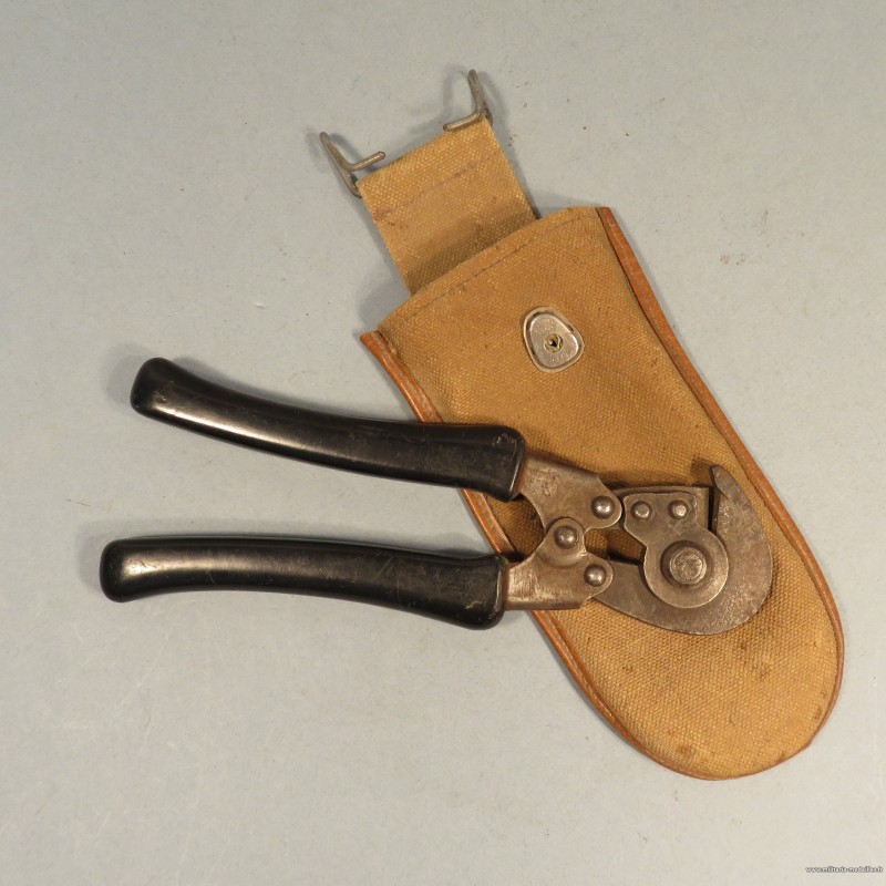 housse-pince-coupe-barbeles-equipement-francais-indo.jpg
